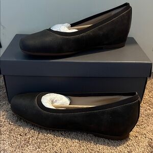 NEW IN BOX ABEO Cadence Ballet Flats in Fossil